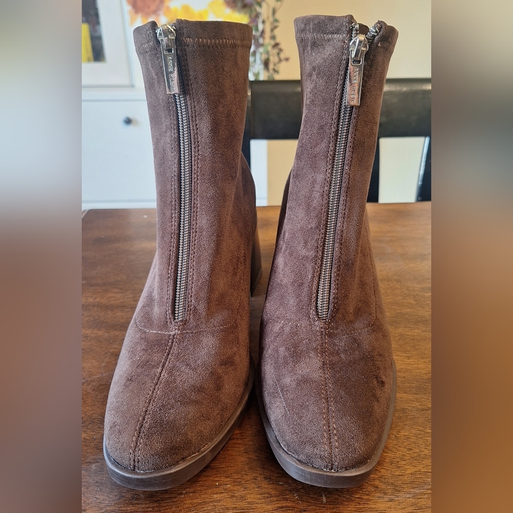 Size 8 Anne Klein Brown Suede Ankle Boots with Zipper - Picture 2 of 5